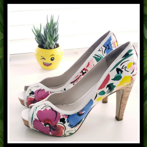 ❤️🔥CLEARANCE❤️🔥 NINE WEST Patent Leather Floral Pumps - Picture 3 of 6